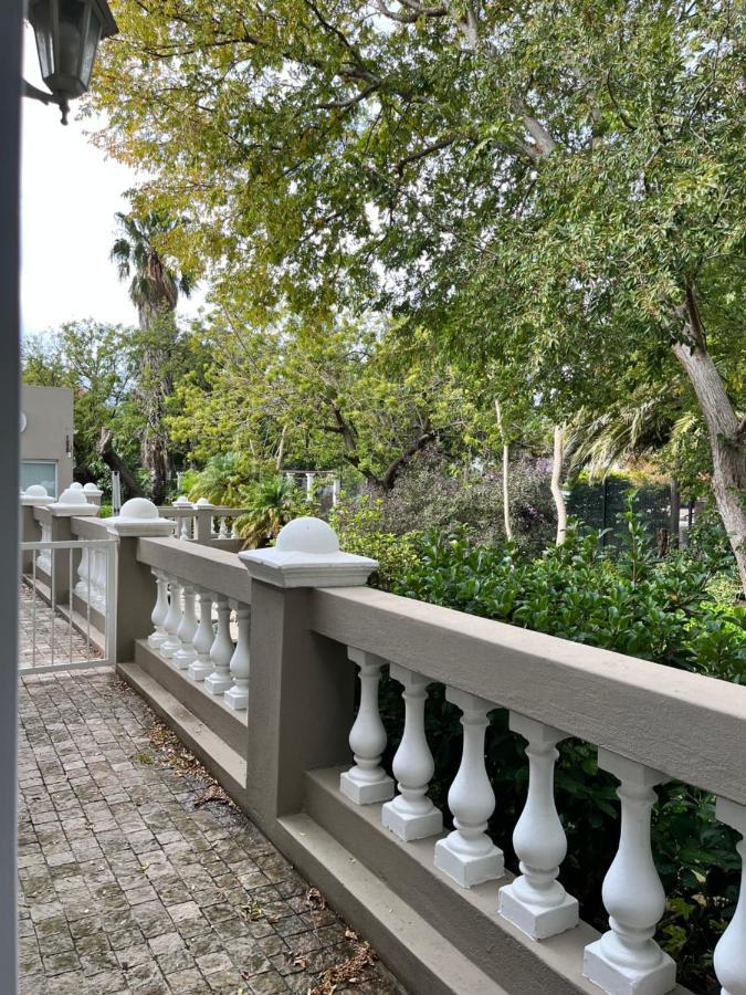 Somerset West Garden Apartments 1 Екстер'єр фото