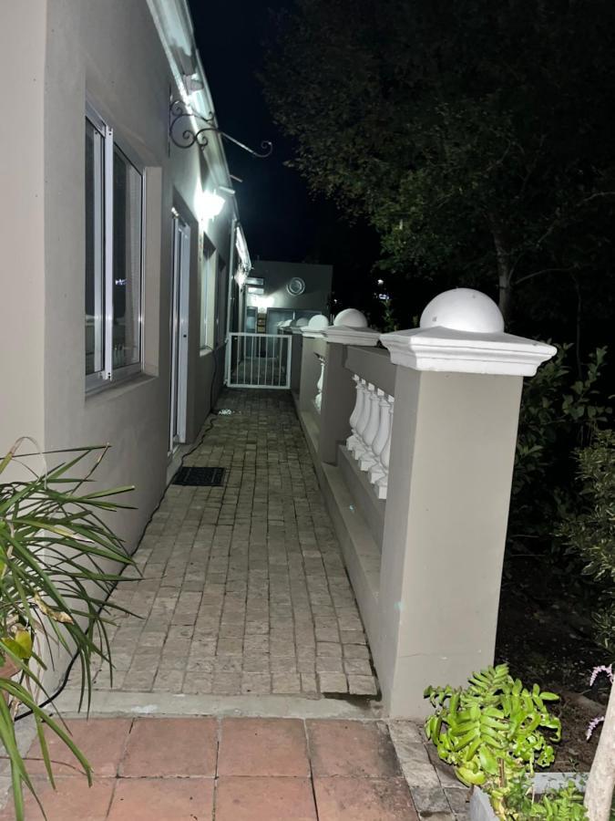 Somerset West Garden Apartments 1 Екстер'єр фото