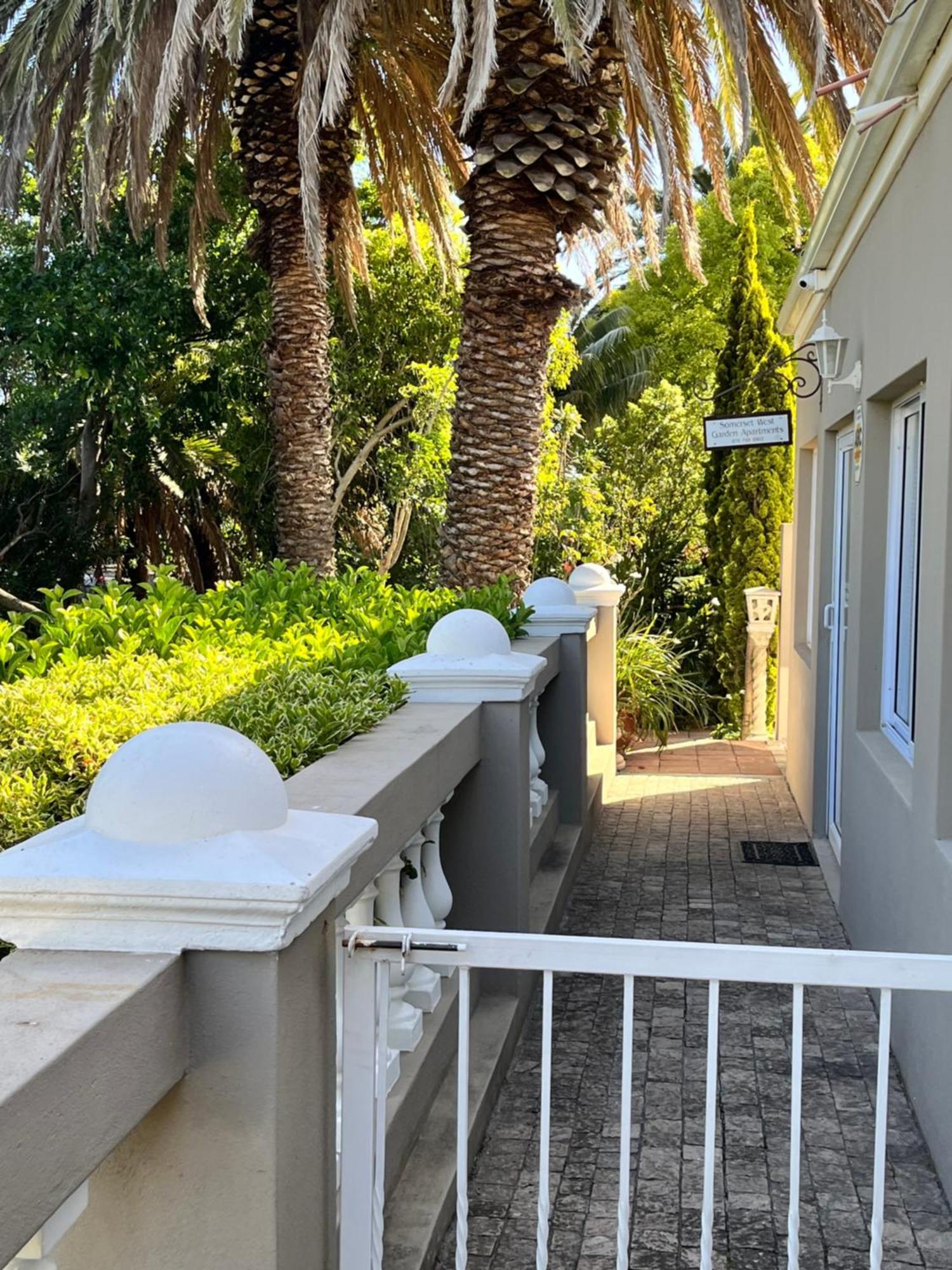 Somerset West Garden Apartments 1 Екстер'єр фото